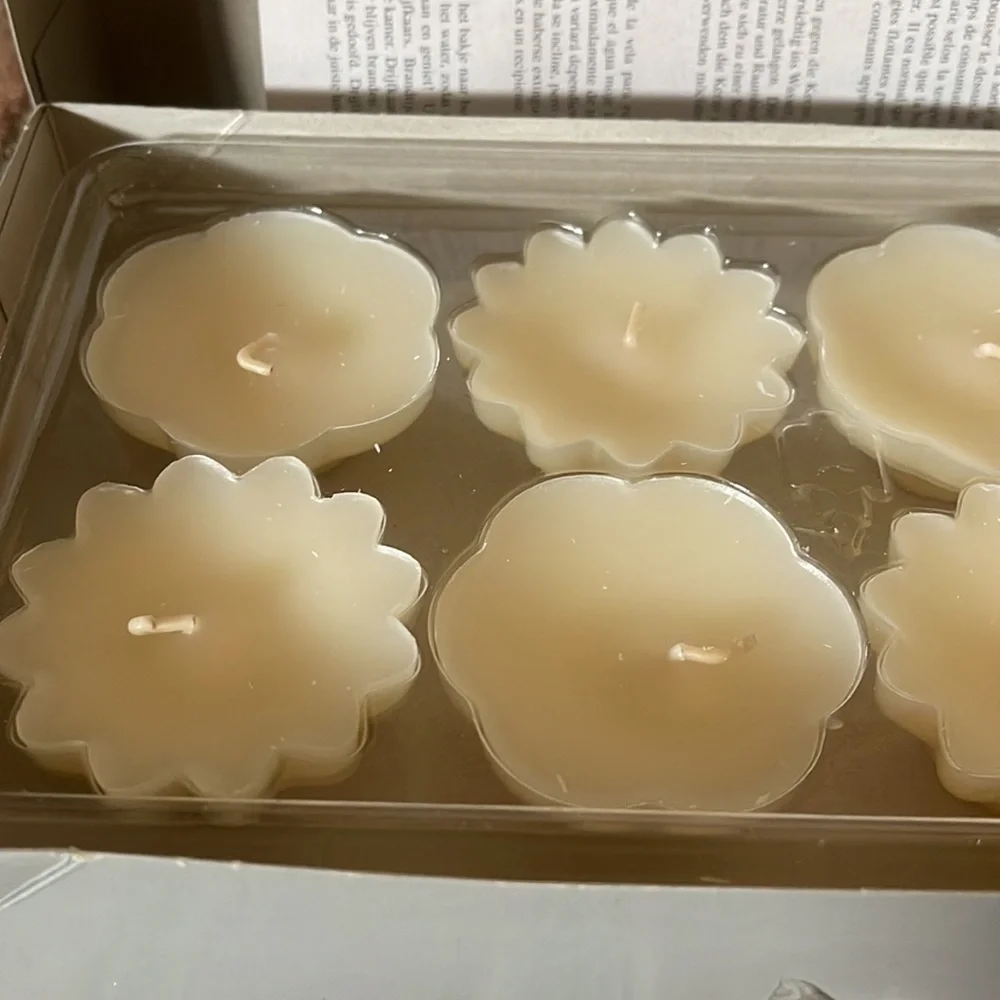 NIB PartyLite Vanilla Floater Candles